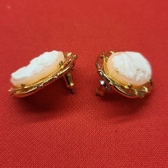 Vintage Gold Tone Cameo Earrings - Picture 11 of 12